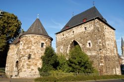 Ponttor Aachen una delle storice porte d'accesso all'antica città di Aquisgrana. Oggi la città del nord-ovest della Germania porta il nome di Aachen - © Massimiliano ...