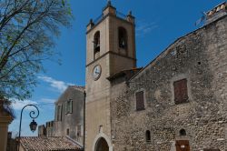 Porta d'ingresso al borgo di Haut de Cagnes, che domina l'omonima località di mare della Costa Azzurra in Francia - © Fabio Lotti / Shutterstock.com