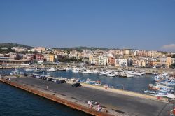 Il Porto di Pozzuoli visto dal Traghetto in partenza per Ischia