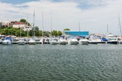 Porto di Costanza, una delle località costiere del Mar Nero più importanti della Romania - © Radu Bercan / Shutterstock.com 