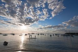 Praia da Armacao, Buzios in Brasile. Ci troviamo sulla Costa do Sol, a poco più di 150 km di distanza da Rio de Janeiro - © ostill / Shutterstock.com