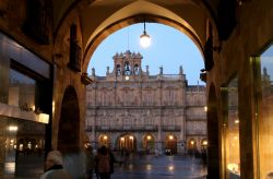 Salamanca, i portici di plaza Mayor - Copyright ...