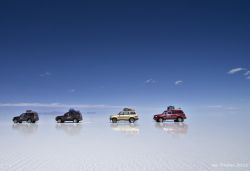 Salar de Uyuni Bolivia: il più grande lago di sale del pianeta da il massimo di se alla fine dell'estate, quando le pur scarse piogge, rendono la sua superficie un magnifico specchio, ...