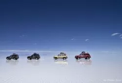 Salar de Uyuni Bolivia: il più grande lago di sale del pianeta da il massimo di se alla fine dell'estate, quando le pur scarse piogge, rendono la sua superficie un magnifico specchio, ...