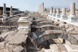 Gli Scavi romani a Izmir: l'Agorà ...