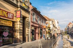 Shopping a Brasov, Romania - Se un tour a Brasov significa visitare castelli, villaggi e natura incontaminata, prima di lasciare questa bella cittadina che sorge nel cuore della Transilvania ...