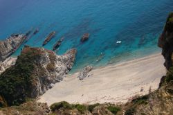 Le famose spiagge di Capo Vaticano si trovano vicino a Tropea in Calabria. Ideali per lo snorkeling sono famose per le scogliere a picco, da dove si gode di un magnifico panorama