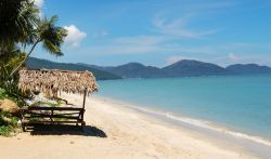 La grande spiaggia di Batu Ferringhi: è uno dei gioielli balneari di Penang in Malesia - © Nicole Paton / Shutterstock.com