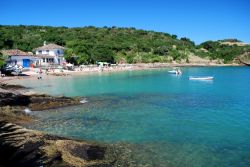 La spiaggia di Buzios, con un mare cristallino, ...