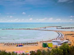 Spiaggia di Costanta (Costanza) la celebre località balneare sul Mar nero, in Romania - © Aleksandar Todorovic / Shutterstock.com