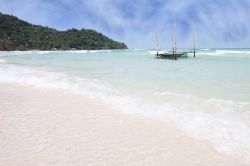 La magnifica spiaggia di sabbia bianca di Sao beach. Si trova sull'isola di Phu Quoc Island in Vietnam - © Jens Ottoson / Shutterstock.com