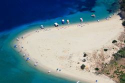 Spiaggia sabbiosa di Zante: l'isola di Zacinto ...