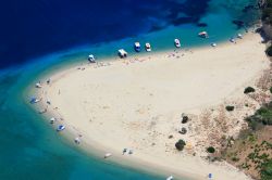 Spiaggia sabbiosa di Zante: l'isola di Zacinto ...