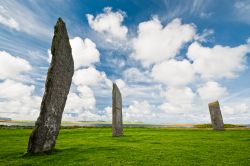 Le Standing stones of Stennes, le Pietre Erette di Stenness, uno dei quattro siti Neolitici inclusi nel Patrimonio dell'Umanità dell'UNESCO alle isole Orcadi in Scozia - © ...
