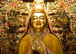 La statua di Zhong Ke Ba nel Tempio Yonghe Gong, Pechino - Il Tempio Yonghe Gong (in cinese "convento dei lama") è un monastero buddhista di Pechino costruito nel 1694 per volere ...