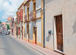 Strada del centro di Cabras, penisola del Sinis in Sardegna  - © Gabriele Maltinti / Shutterstock.com
