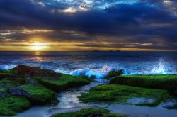 Tramonto su una spiaggia di Perth, Australia. Situata sulla costa occidentale, questa cittadina è considerata la più isolata dello stato: il primo più vicino centro abitato ...