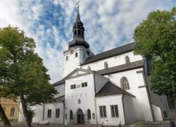 La Chiesa di Santa Maria a Tallinn (in estone Toomkirik) è la più antica della città, risalente al XIII secolo, ed è l'unico edificio del colle Toompea ad essersi ...