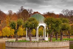 Il giardino del Palazzo Kadriorg di Tallinn, sede di alcuni uffici del Presidente della Repubblica, fu curato dalla giardiniera Ilya Surmin che creò un piccolo paradiso di alberi, fiori ...