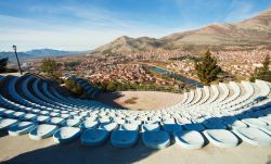 Teatro di Crkvina, Trebinje - Il panorama di cui abitanti e turisti possono godere da qui è fra i più affascinanti di tutta la città. Sulle colline di Crkvina si trova infatti ...