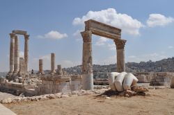 il Tempio di Ercole nella Cittadella Romana di Amman, la capitale della Giordania. La costruzione fu eretta nel secondo secolo dopo Cristo dall'Imperatore Marco Aurelio- © Ahmad A Atwah ...