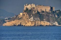 Terra Murata il Castello ed il borgo di Procida visto da nord