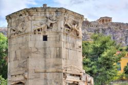 La Torre dei Venti, Atene. Si trova vicino ai Bagni di Aeridon e rimane in posizione ribassata rispetto all'Acropoli. E' conosciuta con il nome di Horologion, dato che fungeva da orologio ...