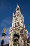 La Torre dell'Orologio (Rathaus-Glockenspiel) ...