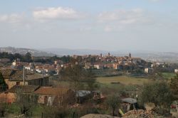Il panorama di Torrita di Siena fotografato da Ciliano: siamo in Valdichiana (Toscana) - © Vasta -  CC BY 3.0 - Wikimedia Commons.