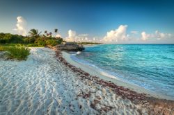 Tramonto sulla spiaggia di Playacar: siamo nella Riviera Maya del Messico, poco più a sud della famosa località di Playa del Carmen - © Patryk Kosmider / Shutterstock.com