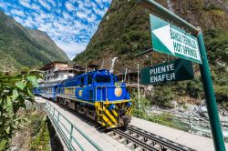 Treno Aguas Calientes, Perù - Per raggiungere Machu Picchu dalla principale strada inca il percorso prevede tre giorni di cammino. Per questo motivo si prende il treno sino al chilometro ...