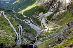 Trollstigen, il "serpente" d'asfalto sulle Alpi norvegesi, lungo la Strada Statale n° 63 in Norvegia.