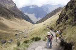 Turisti verso Machu Picchu, Perù - Sicuramente il modo più impressionante e indimenticabile per arrivare a Machu Picchu: a piedi usando lo stesso cammino percorso dagli inca oltre ...