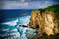 Un tratto selvaggio lungo la costa sud di Bali in Indonesia - © Ivanukh / Shutterstock.com