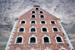 Una storica casa gotica, situato nel centro di Torun in Polonia. La città è anche conosciuta con il nume italianizzato di Turonia, ed è famosa per essere stata la città ...