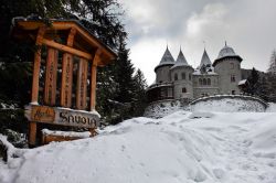 Valle d'Aosta: il particolare Castel Savoia di Gressoney, fotografato in inverno - Cortesia foto Regione Valle d'Aosta, foto di Enrico Romanzi.