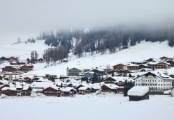 Val Pusteria vicino a Dobbiaco (Toblach): il villaggio di Sesto, raggiungibile con un anello di sci di fondo. Siamo nel comprensorio del Dolomiti Nordicski.