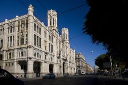 Via Roma, l'arteria centrale della città di Cagliari (Sardegna) con i palazzi in stile Liberty - © anistidesign / shutterstock.com