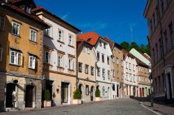 Via centro storico di Lubiana, la Ljubljana della Slovenia - © np / Shutterstock.com