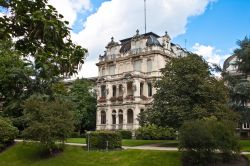 Una Villa storica nel parco di Baden-Baden in Germania - © g215 / Shutterstock.com