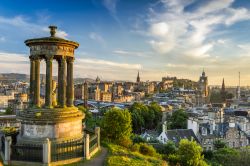 Vista panoramica di Edimburgo, la capitale della ...
