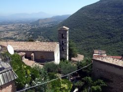 Vista  panoramica dal centro di Castro dei Volsci: in priomo pianola Chiesa di Santa Maria - © www.comune.castrodeivolsci.fr.it/