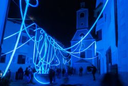 Una creatura misteriosa esce dal pozzo di Stufles, WLF 2019 a Bressanone - © Pierluigi Orler / www.brixen.org