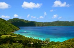 White Bay, Guana Island – Una delle baie più famose di tutte le Isole Vergini Britanniche. Guana Island è una piccola isola privata, oggi anche resort, che si affaccia sulla ...