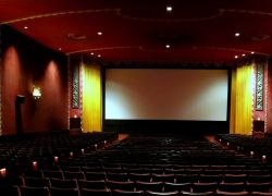 L'interno del cinema Ziegfeld Theather di New York, Stati Uniti. Situato al 141 West 54th Street, nel quartiere di Manhattan, questo storico cinema  a schermo singolo è stato ...