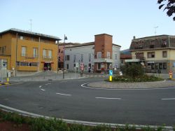 Una panoramica della cittadina di Calestano a ...