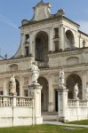 L'Abbazia di San Benedetto Po, fa parte del complesso monastico di Polirone costruito nel 1007, uno dei capolavori storico-.artistici della Lombardia - © m.bonotto / Shutterstock.com ...
