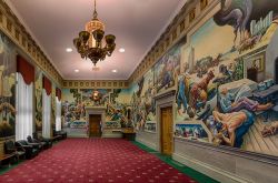 Affreschi di Thomas Hart Benton nella House Lounge del Campidiglio, Jefferson City, Missouri - © Nagel Photography / Shutterstock.com