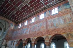 Affreschi nella chiesa di San Giorgio sull'isola di Reichenau, Germania. Risalenti attorno all'anno mille, i dipinti che impreziosiscono l'interno di questo edificio religioso situato ...
