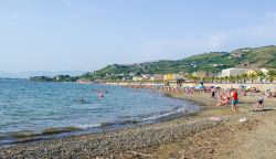 Spiaggia cittadina di Agropoli, Salerno - Un tratto della bella costa che si affaccia sul mar Tirreno e che rende Agropoli un'importante località di balneazione particolarmente apprezzata ...